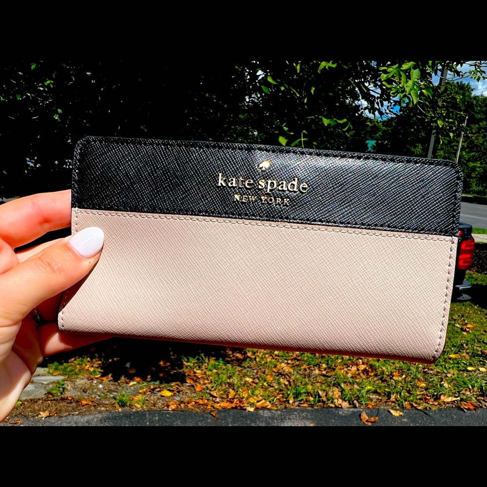 Kate Spade bifold wallet - Very good used condition - Beige and Black